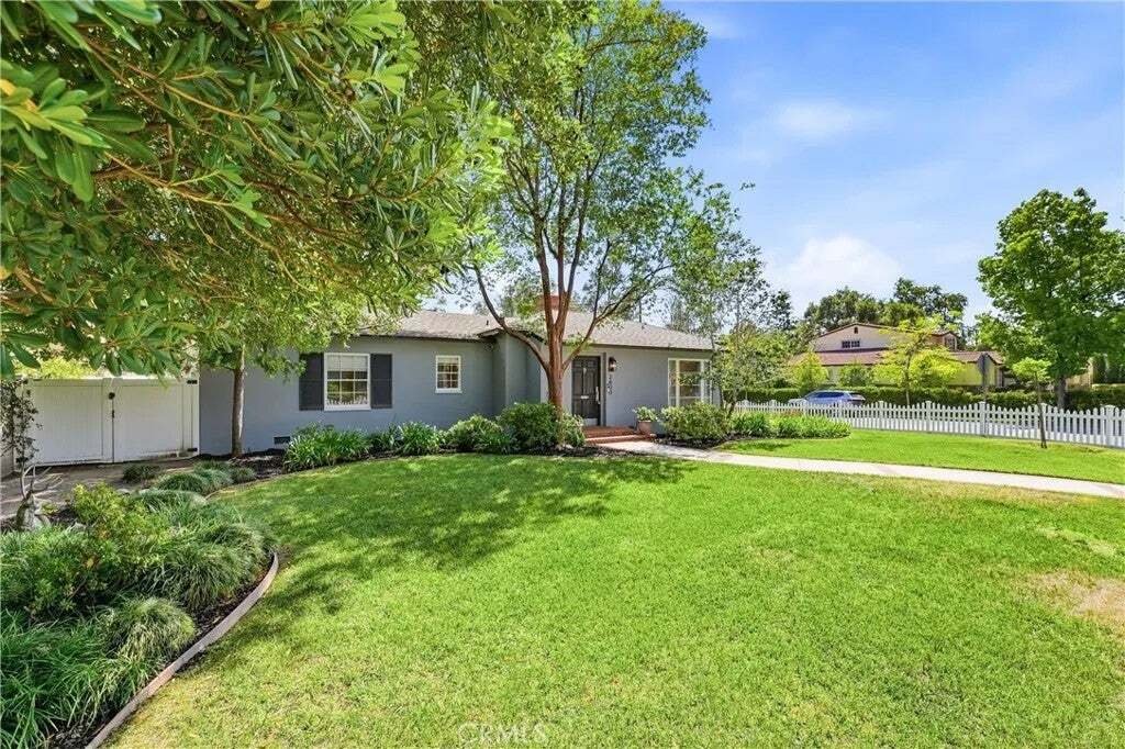 House in Altadena, California, United States 2 - 18900225