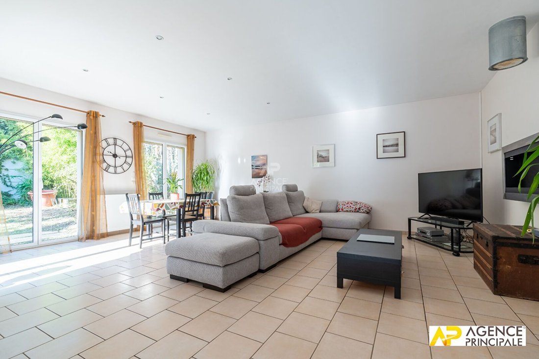 House in Sud, Le Mesnil-le-Roi, France 2 - 18901319