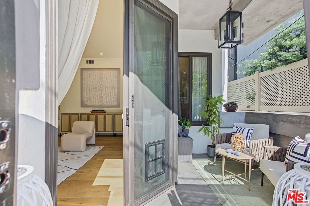 Condo in Los Angeles, California, United States 5 - 18899434