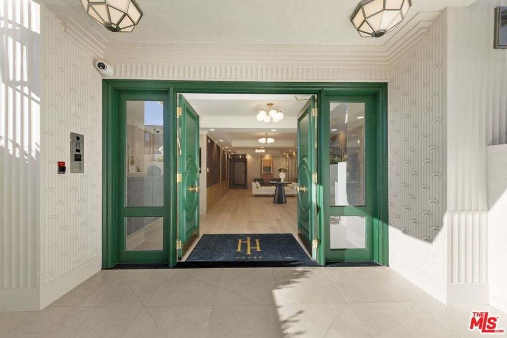 Condo in Los Angeles, California, United States 5 - 18899512