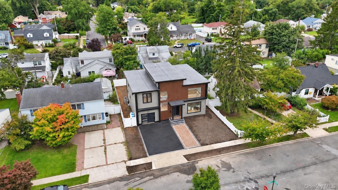House in Levittown, New York, United States 2 - 18898773