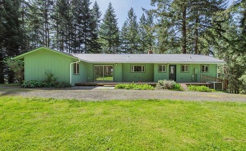 House in Umpqua, Oregon, United States 1