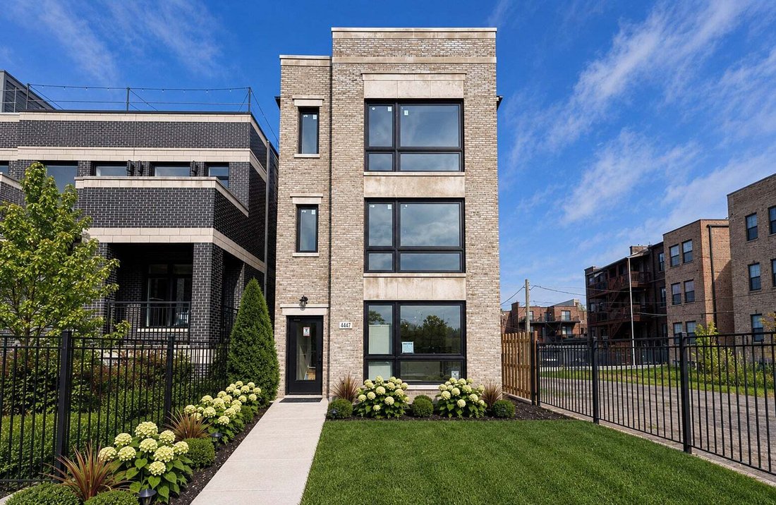 Chicago, Illinois, United States 1 - 18900449