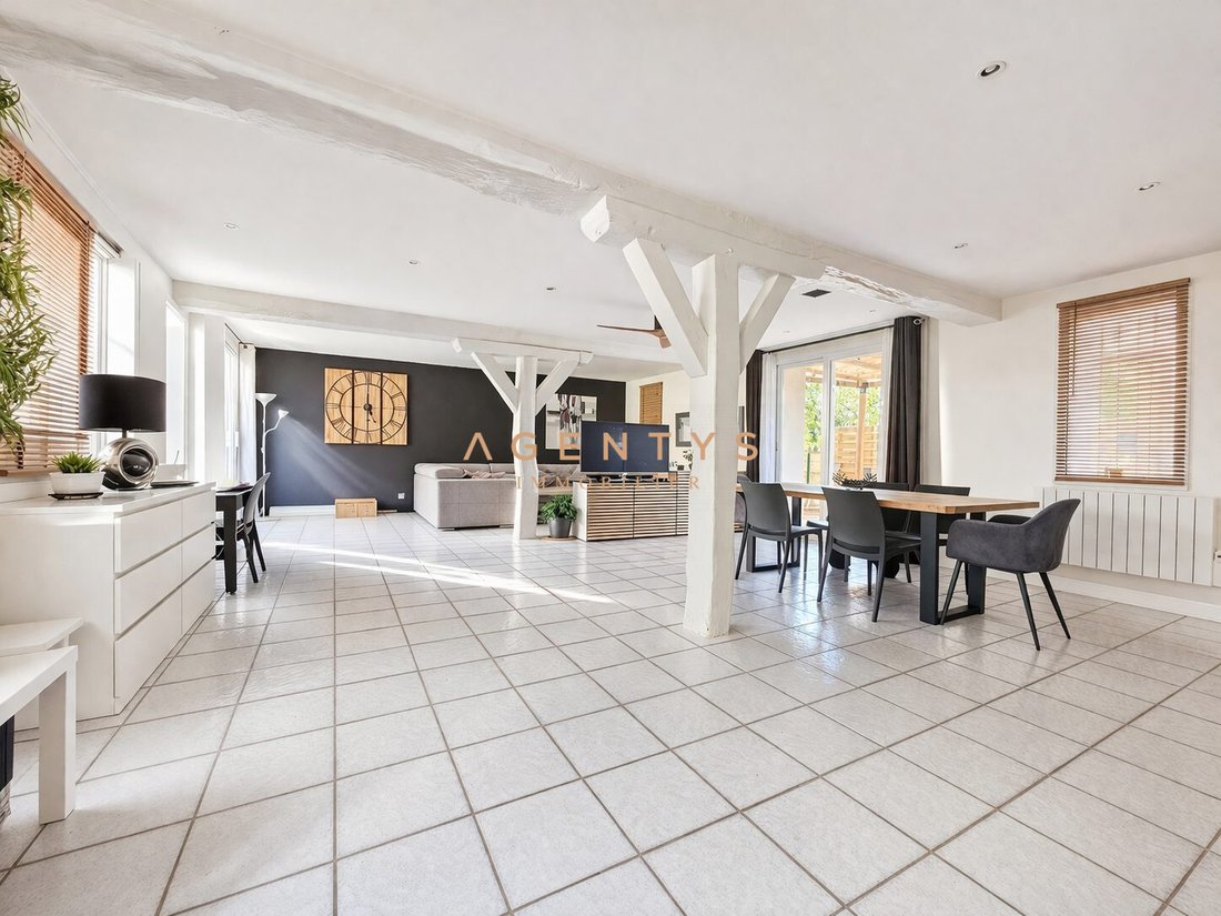 House in Est Nord Ouest Sud, Emerainville, France 5 - 18902337