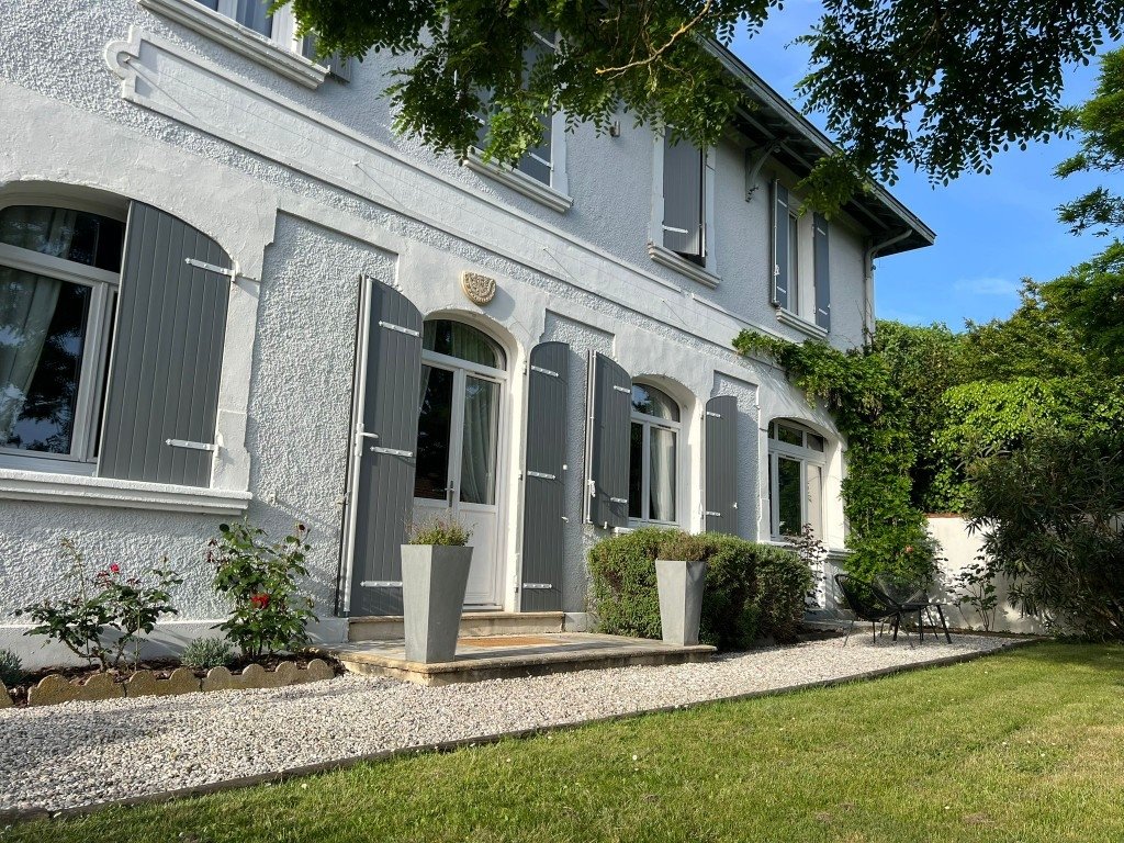 Villa in Gastes, Nouvelle-Aquitaine, France 1 - 18901546