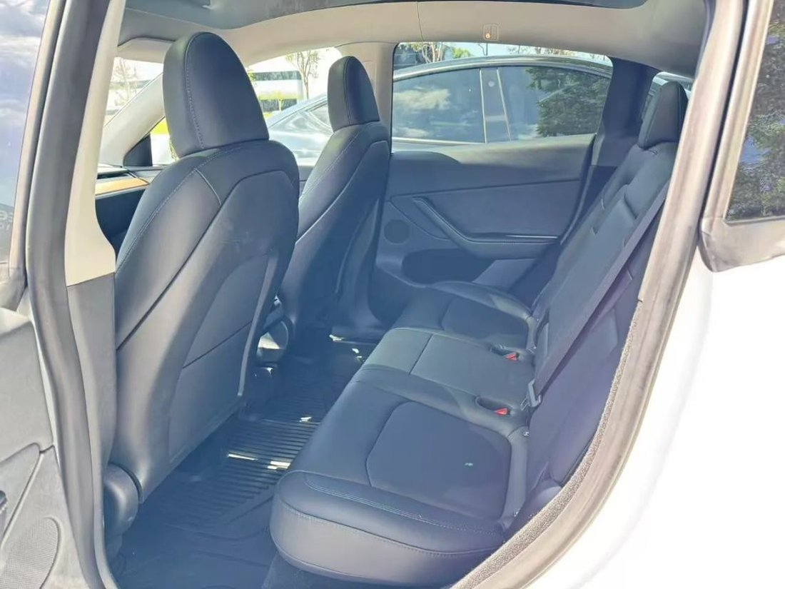 Suv in Costa Mesa, CA, United States 4 - 18901816