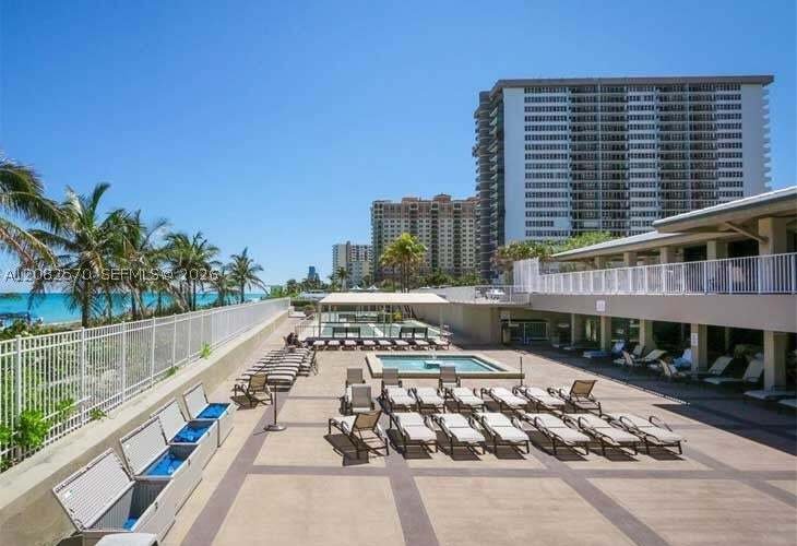 Appartement à Hallandale Beach, Floride, États-Unis 2 - 18896536