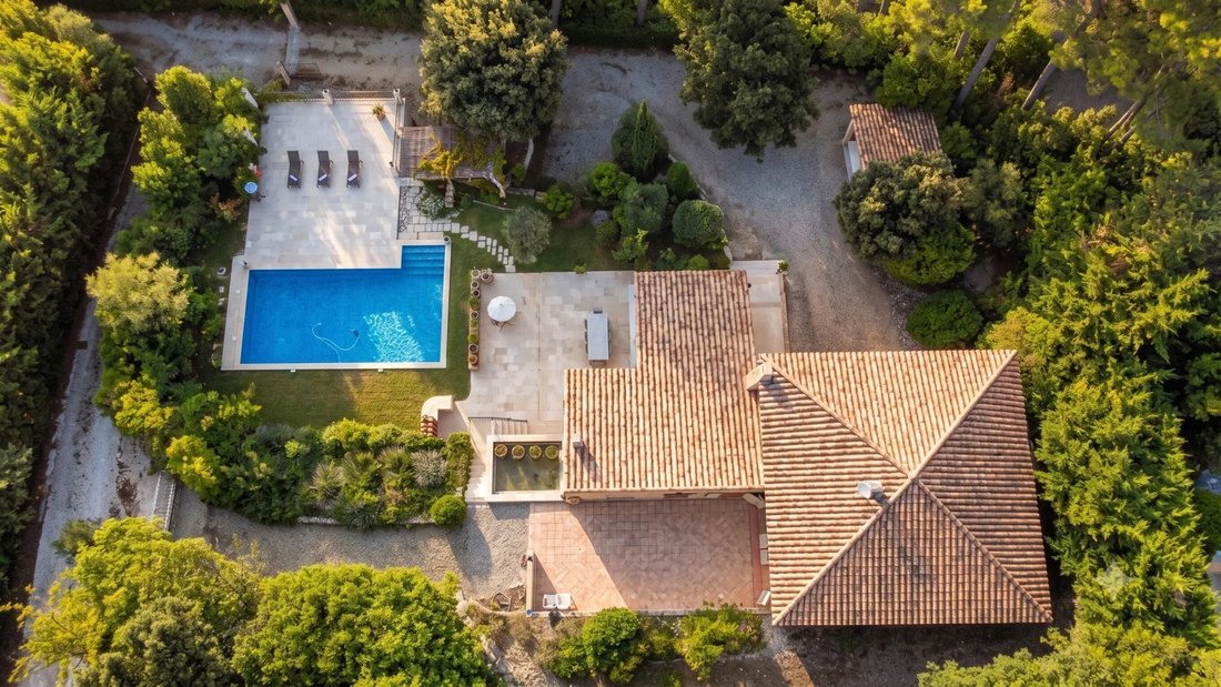 House in Bouc-Bel-Air, Provence-Alpes-Côte d'Azur, France 1 - 18897830