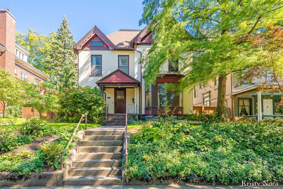Andere in Grand Rapids, Michigan, Vereinigte Staaten 1 - 18896743