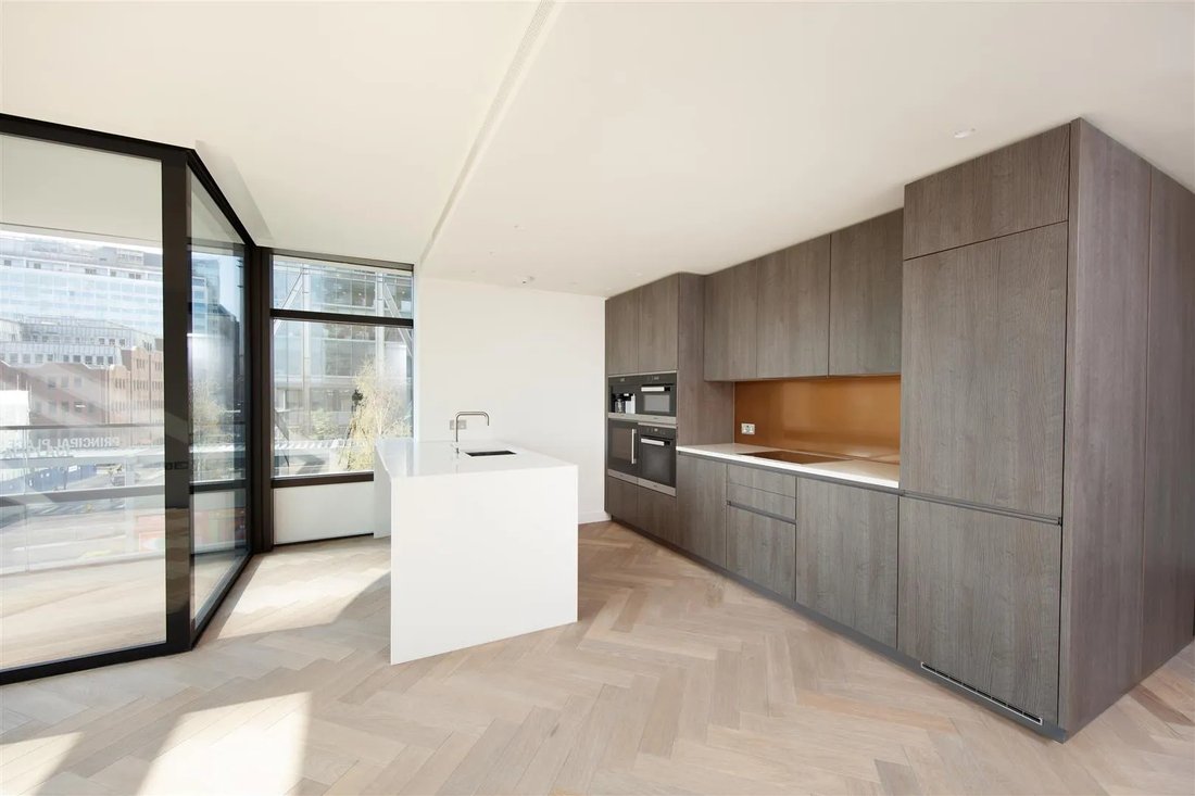 Apartment in EC2, England 2 - 16734623