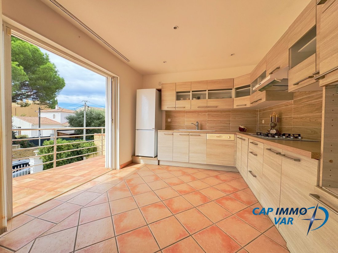 Villa in Bandol, Provence-Alpes-Côte d'Azur, France 3 - 18902573