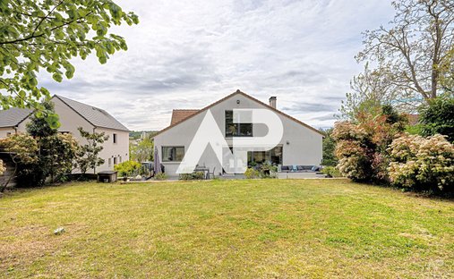 House in Centre Ville, Rueil-Malmaison, France 1