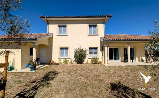 House in Ouest, Belleville-en-Beaujolais, France 1