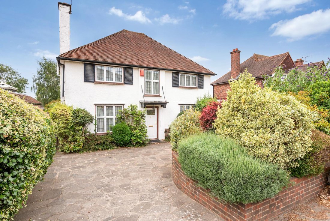 House in Epsom and Ewell, England 2 - 18427585