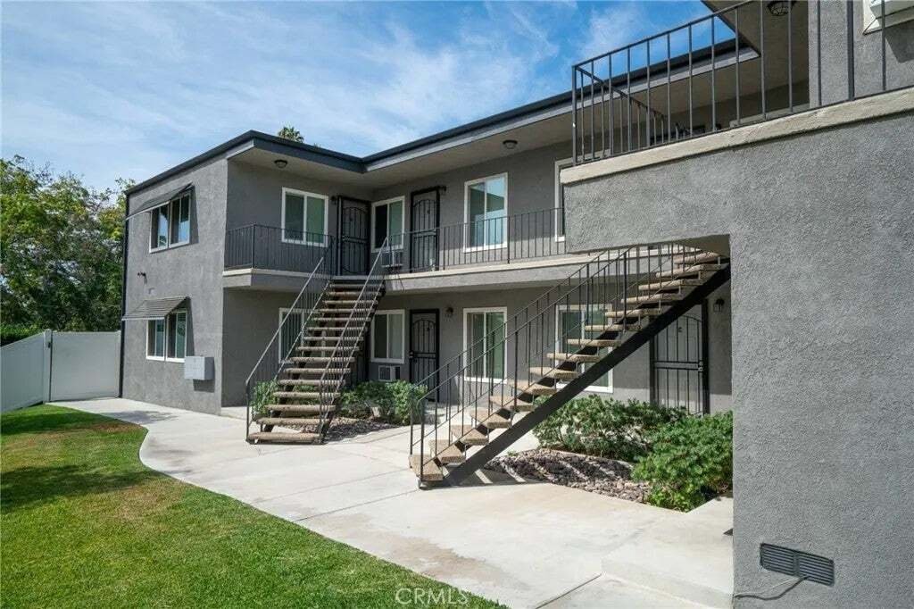 Fullerton, California, United States 4 - 18899921