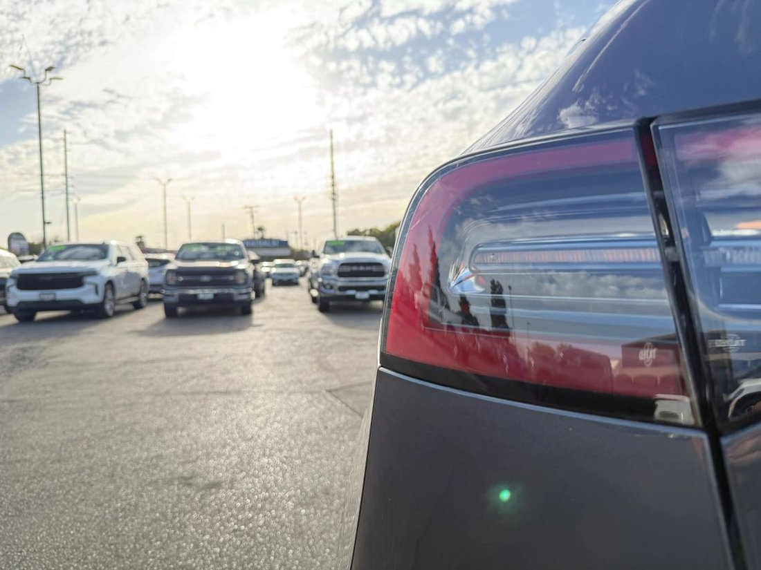 Suv in Hanford, CA, United States 4 - 18898208