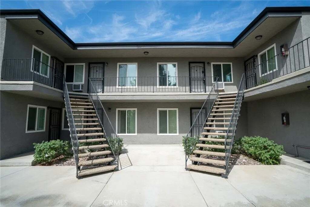 Fullerton, California, United States 5 - 18899921