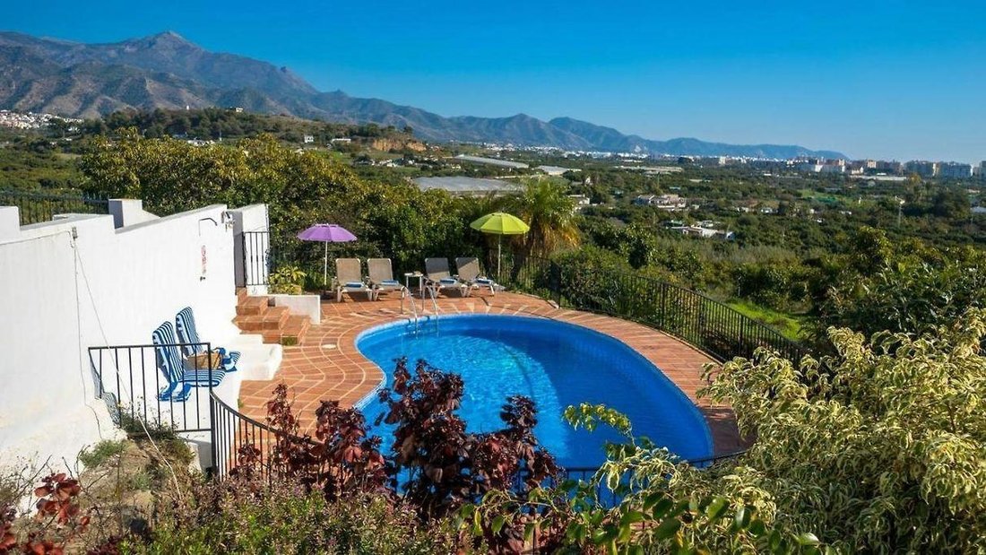 Villa in Nerja, Andalusien, Spanien 3 - 18900846