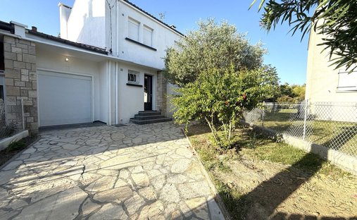 House in Est, Saint-Jean, France 1