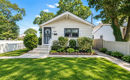 House in Copiague, New York, United States 1
