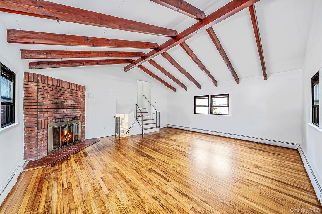 House in Copiague, New York, United States 3 - 18900821