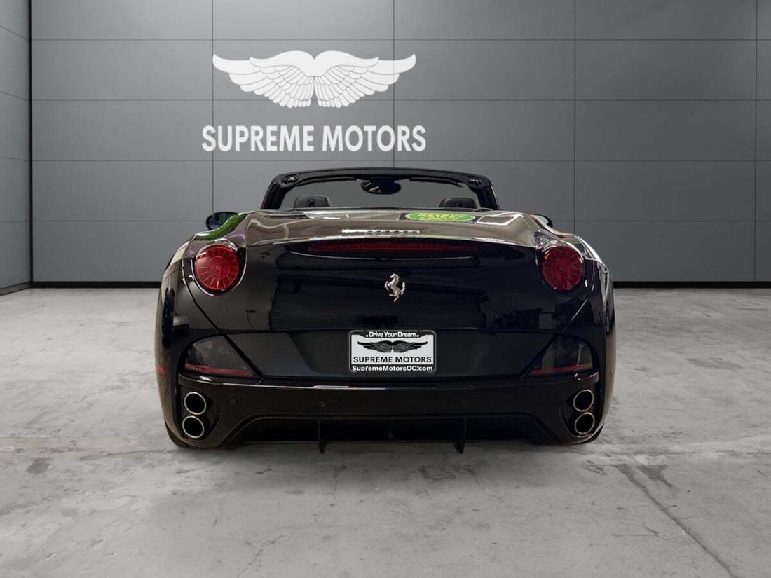 Cabriolet in Costa Mesa, CA, United States 4 - 18896998