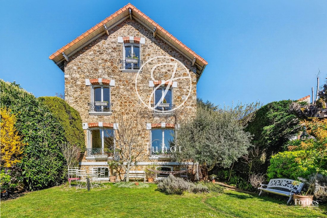 Casa en Saint-Cloud, Isla de Francia, Francia 1 - 18896548