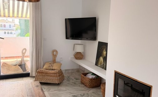 Apartment in Cancelada, Estepona, Andalusia 1