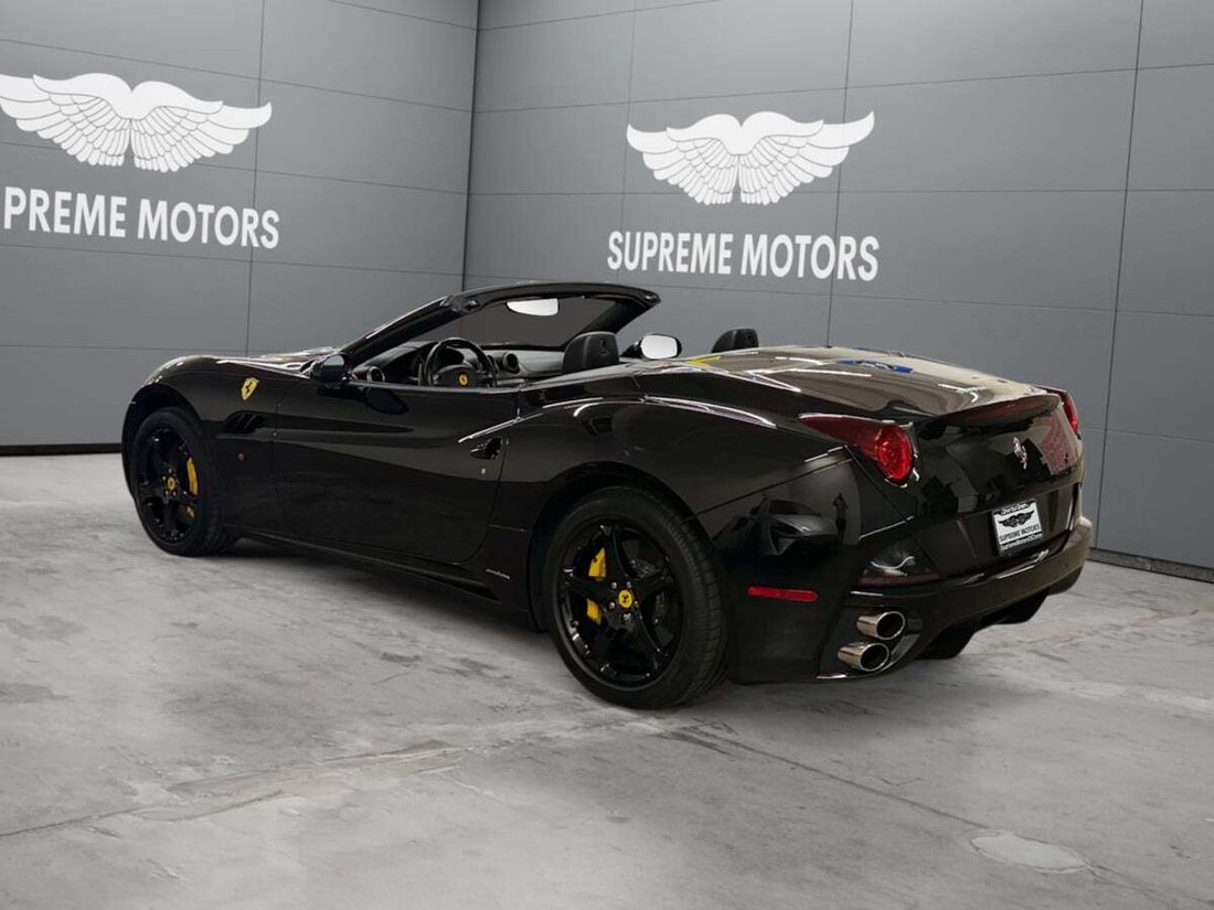 Cabriolet in Costa Mesa, CA, United States 3 - 18896998