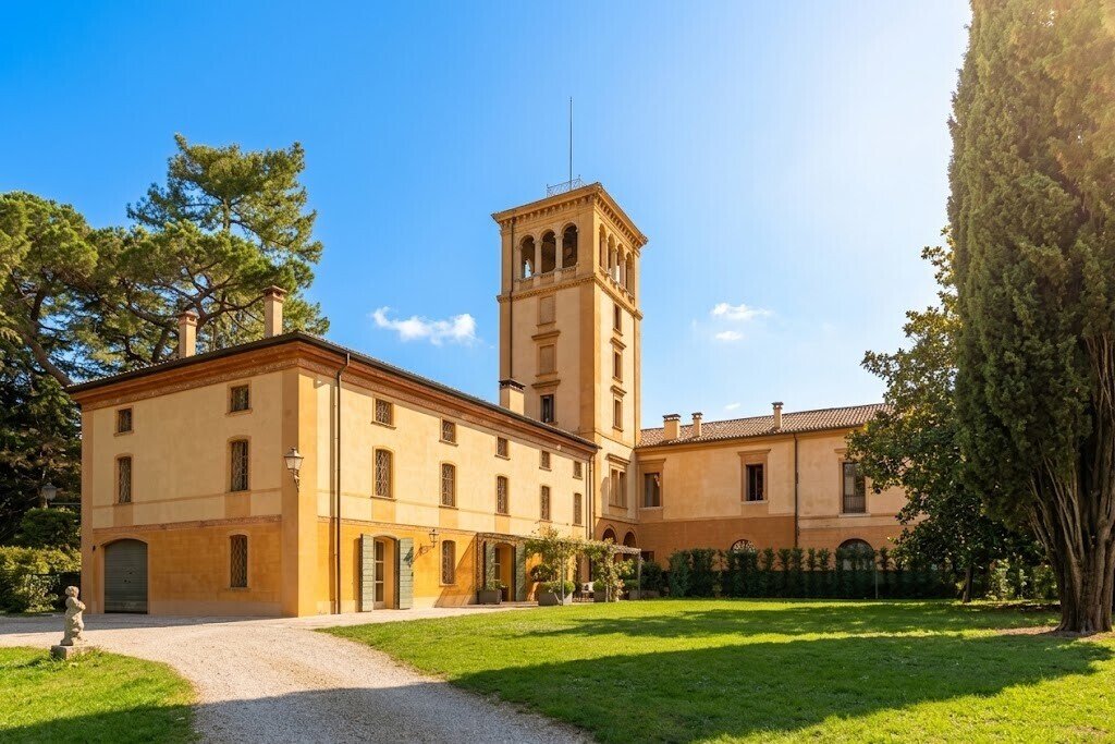 Villa in Bassano del Grappa, Veneto, Italy 1 - 17602221