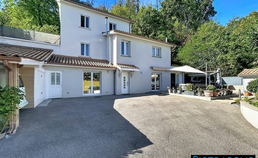 House in Centre Bourg, Neuville-sur-Saone, France 1