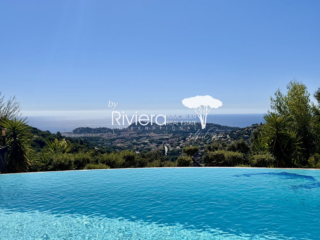 Villa in Nord, Cavalaire-sur-Mer, France 1 - 15778269
