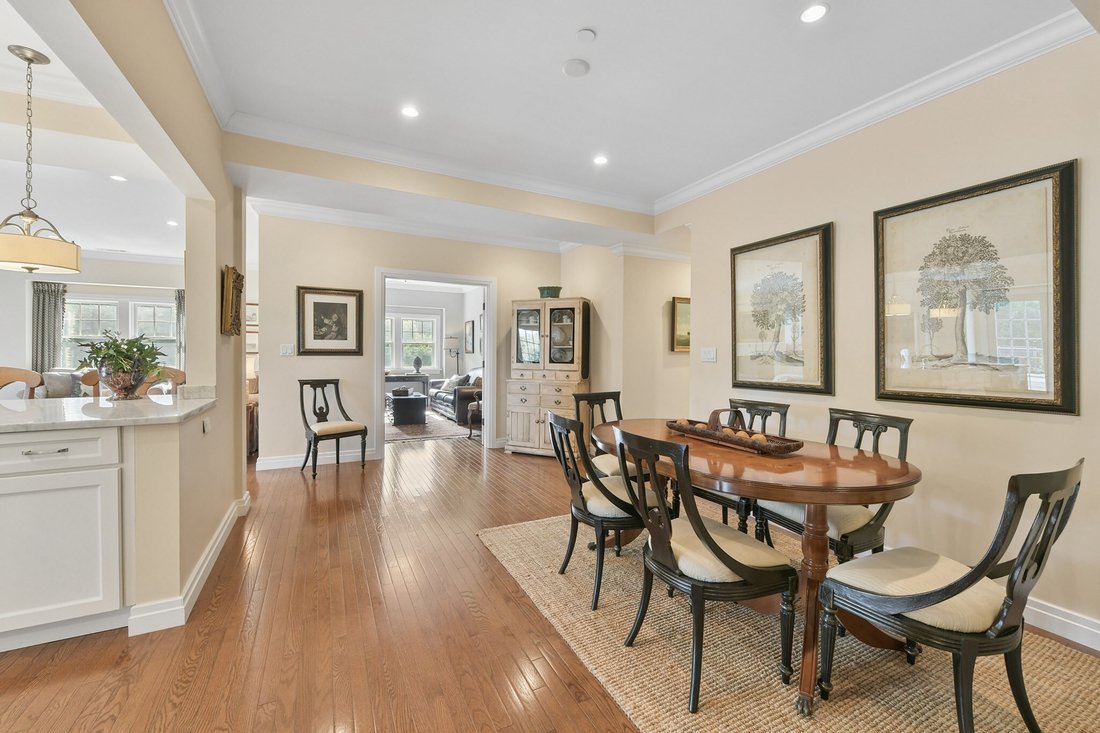 Condo in Milton, Massachusetts, United States 2 - 18898063