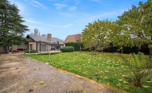 House in Varennes-Jarcy, Ile-de-France, France 1