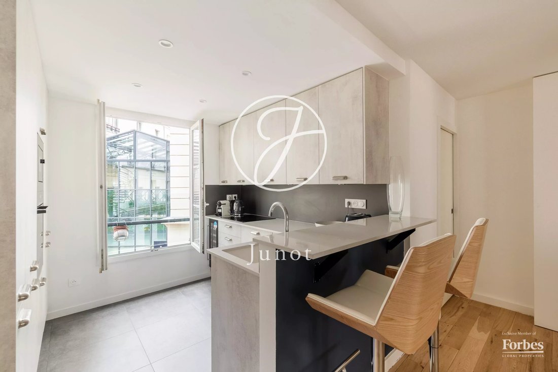 Apartment in Mairie, Paris 8e Arrondissement, Paris 2 - 18897093