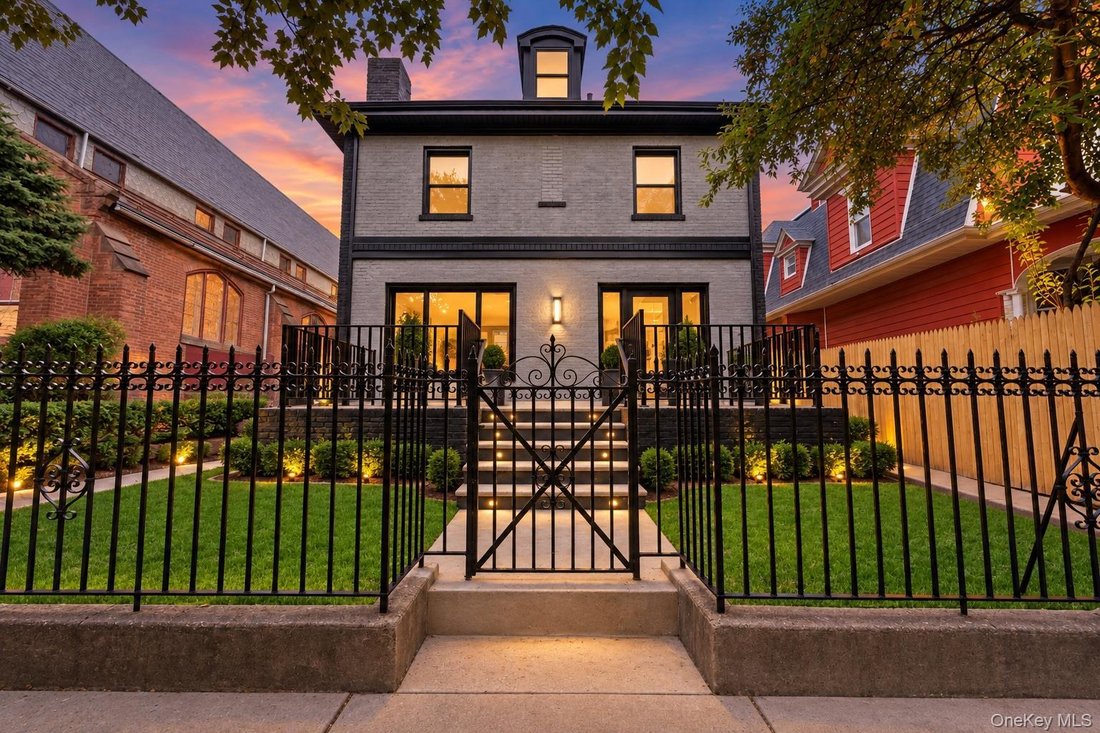 House in New York, New York, United States 1 - 18898725