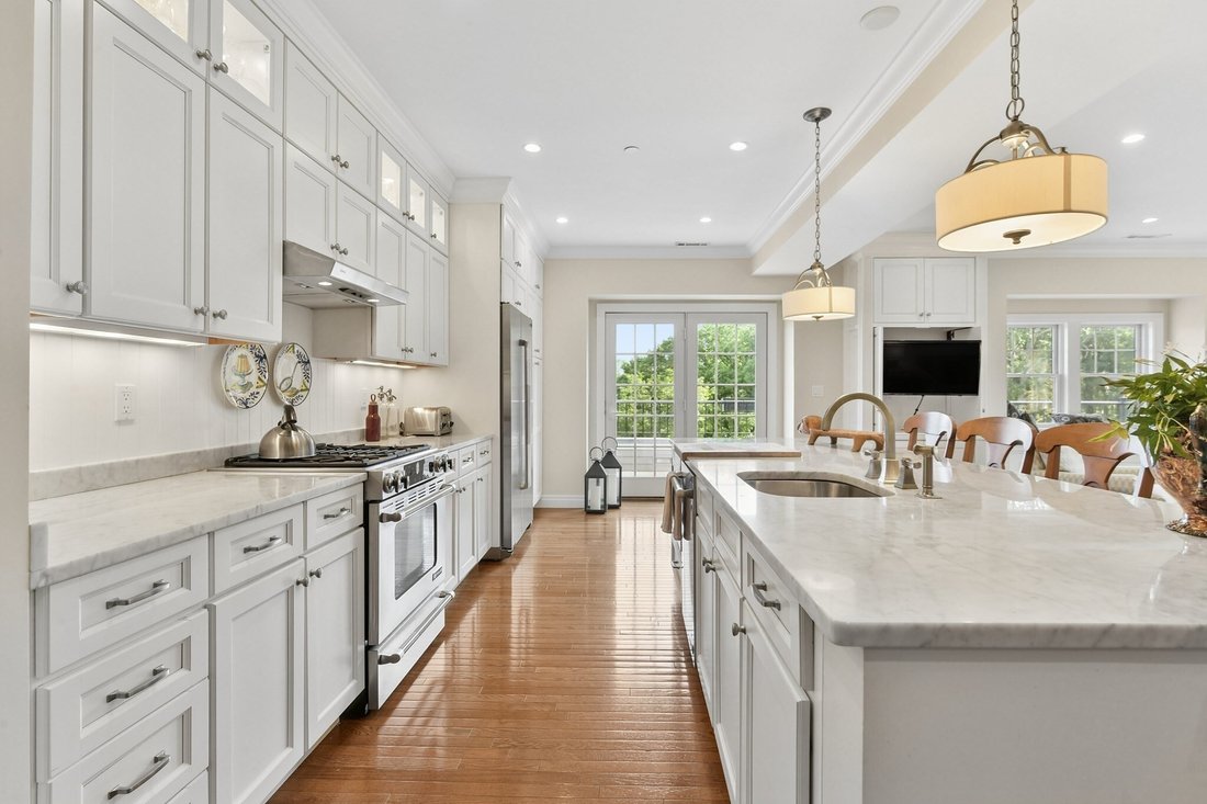Condo in Milton, Massachusetts, United States 4 - 18898063