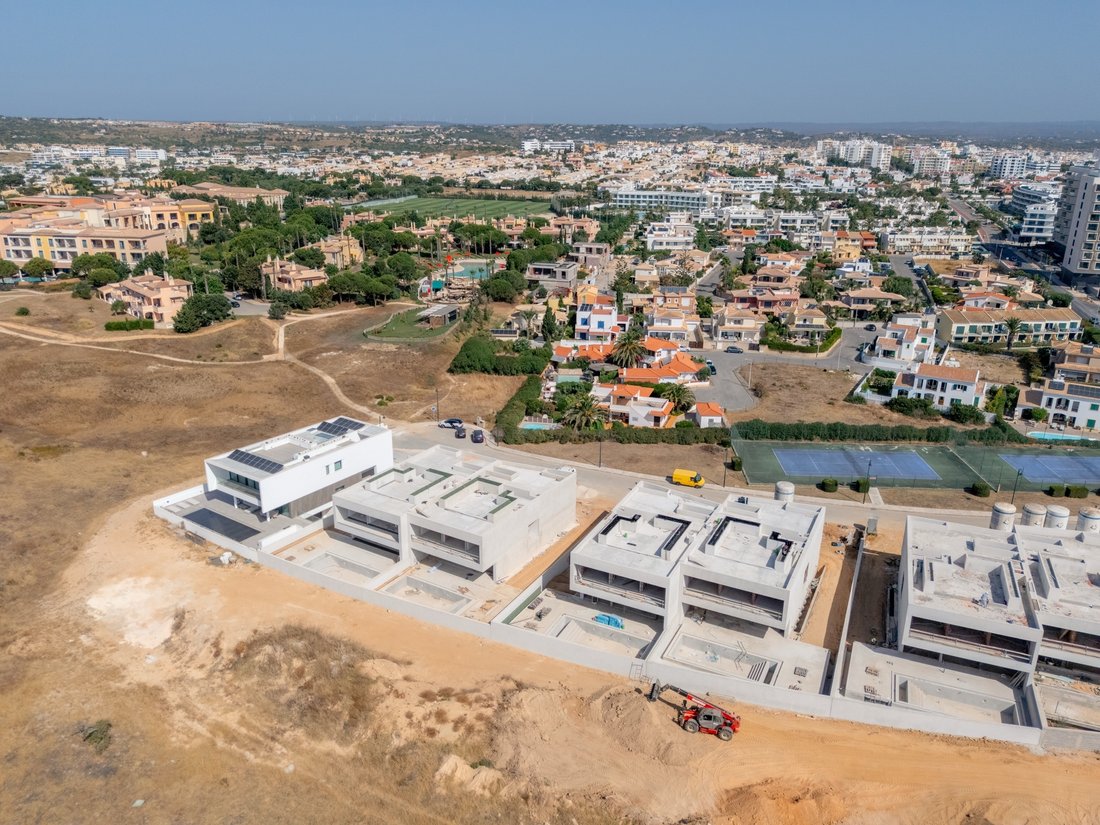 Villa in Sao Goncalo de Lagos, Algarve, Portugal 1 - 14883737