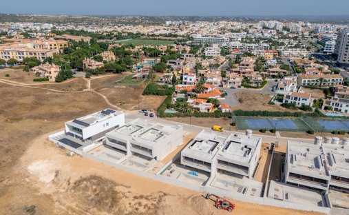 Villa in Sao Goncalo de Lagos, Algarve, Portugal 1