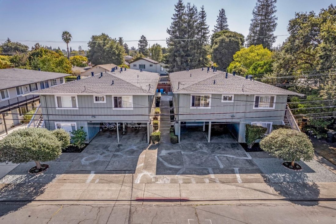 Redwood City, California, United States 2 - 18903293