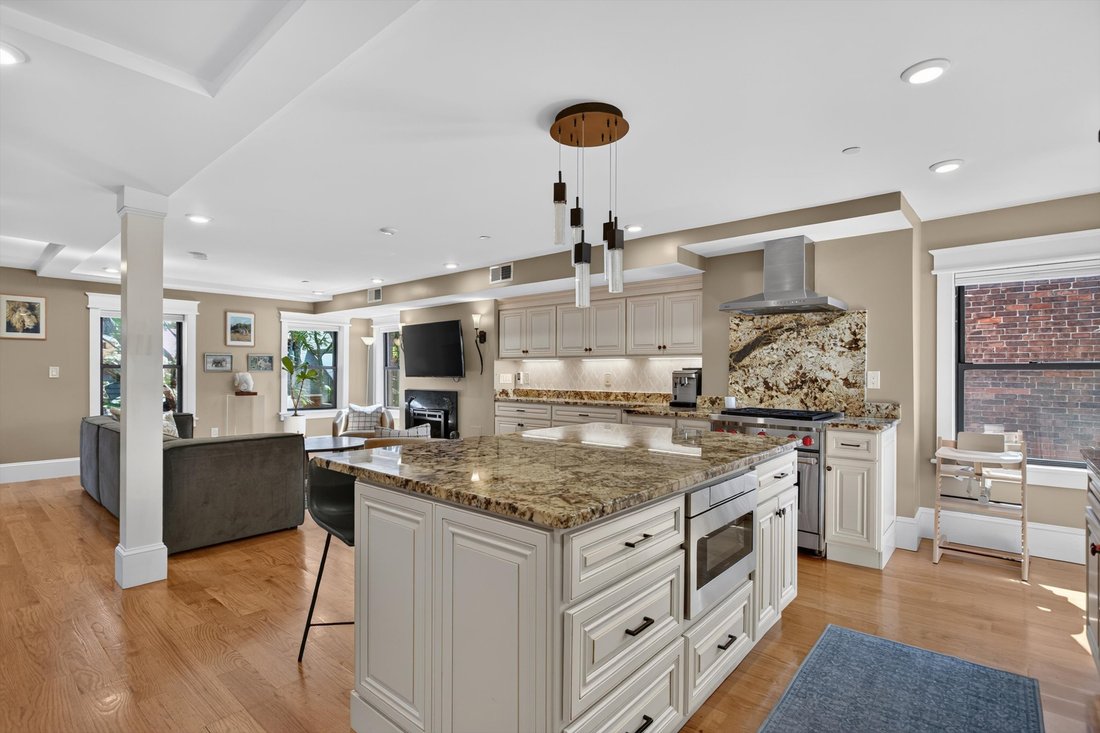 Condo in Boston, Massachusetts, United States 4 - 18903721