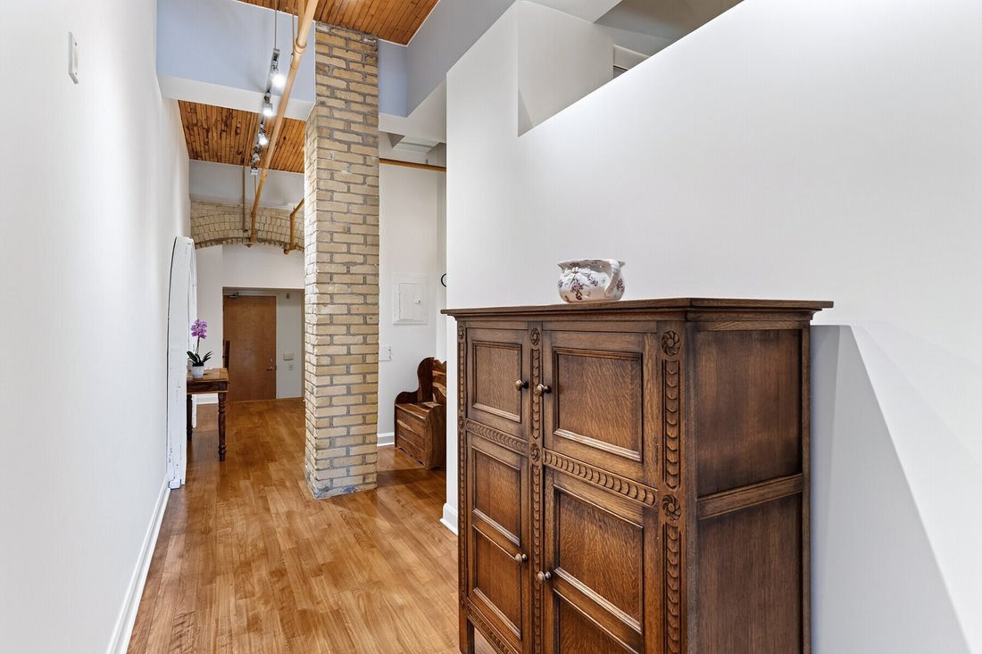Condo in Toronto, Ontario, Canada 3 - 18903710