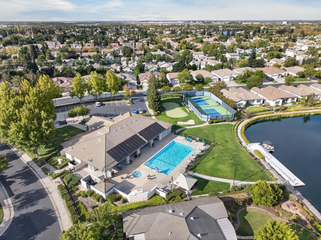 House in Elk Grove, California, United States 4 - 18903203