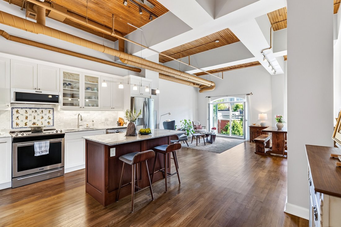 Condo in Toronto, Ontario, Canada 1 - 18903710