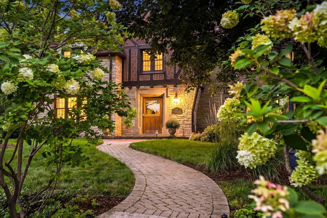 House in Wauwatosa, Wisconsin, United States 2 - 18902719