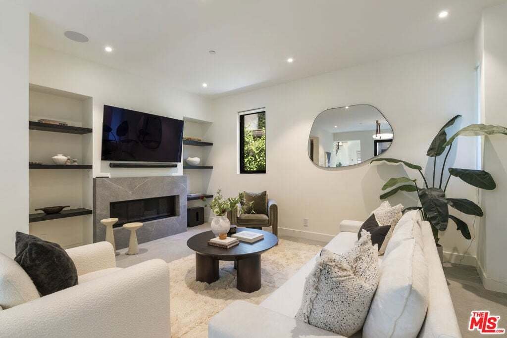 House in Los Angeles, California, United States 5 - 18902788