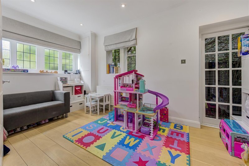 House in Hampstead Garden Suburb, Barnet, England 5 - 18903271