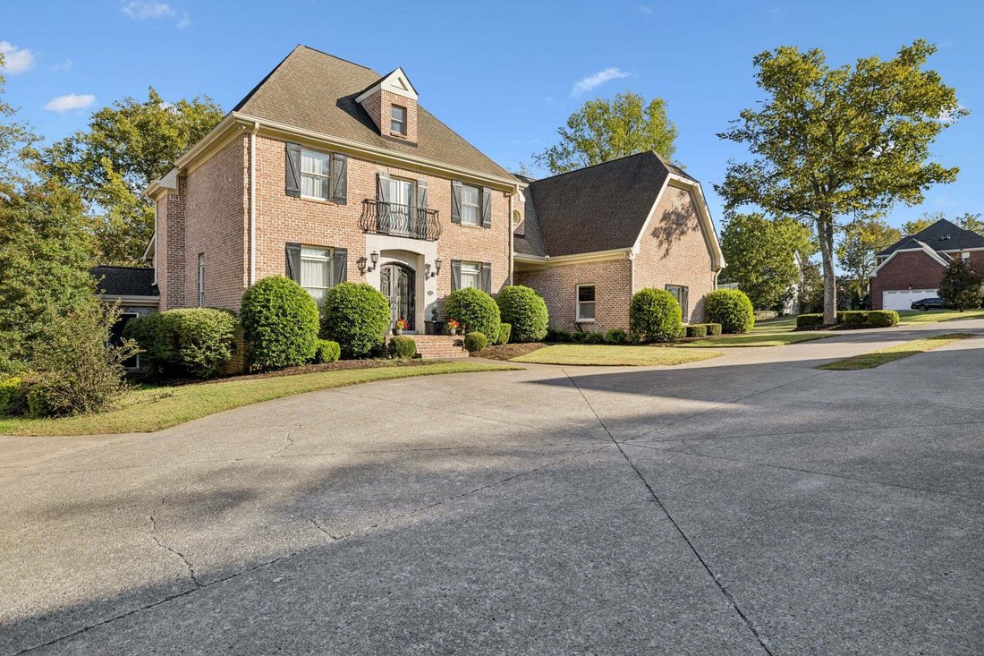 Co Op in Forest Hills, Tennessee, United States 5 - 18903390