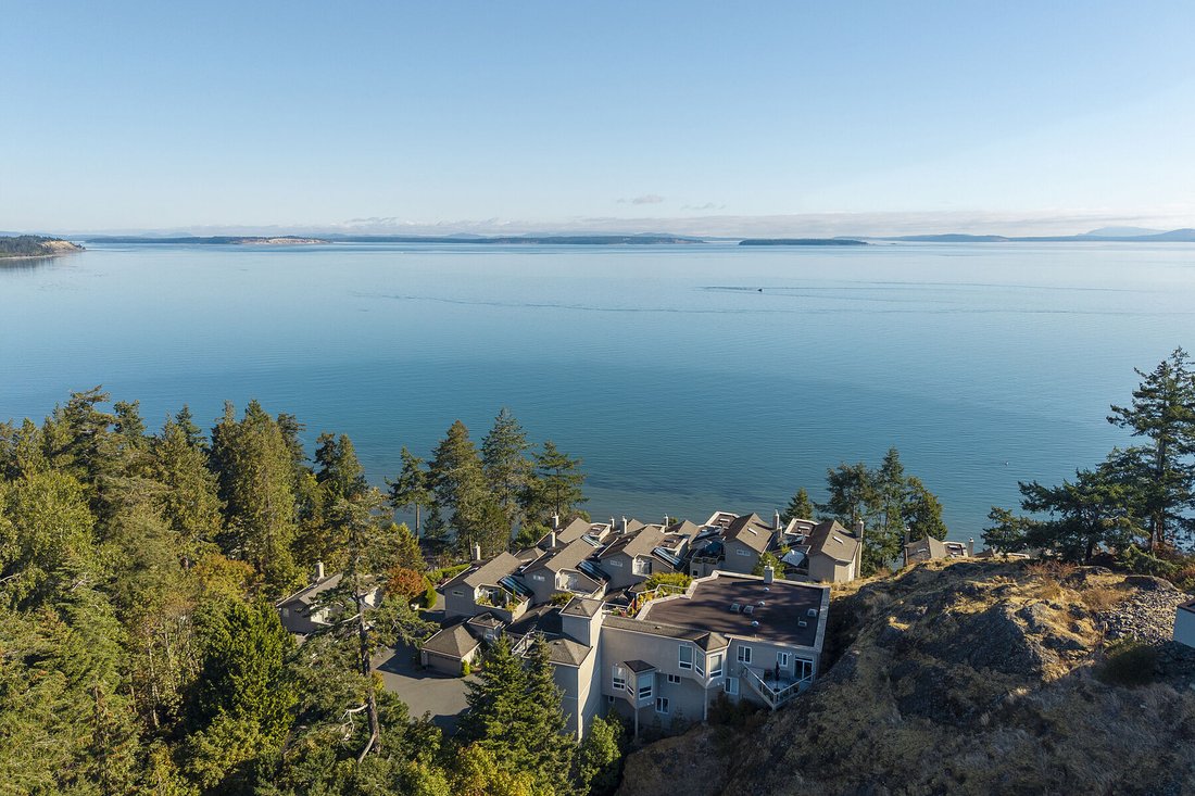 Condo in Saanich, British Columbia, Canada 1 - 18903676