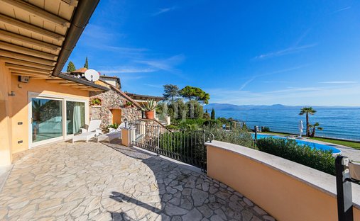 House in Padenghe sul Garda, Lombardy, Italy 1